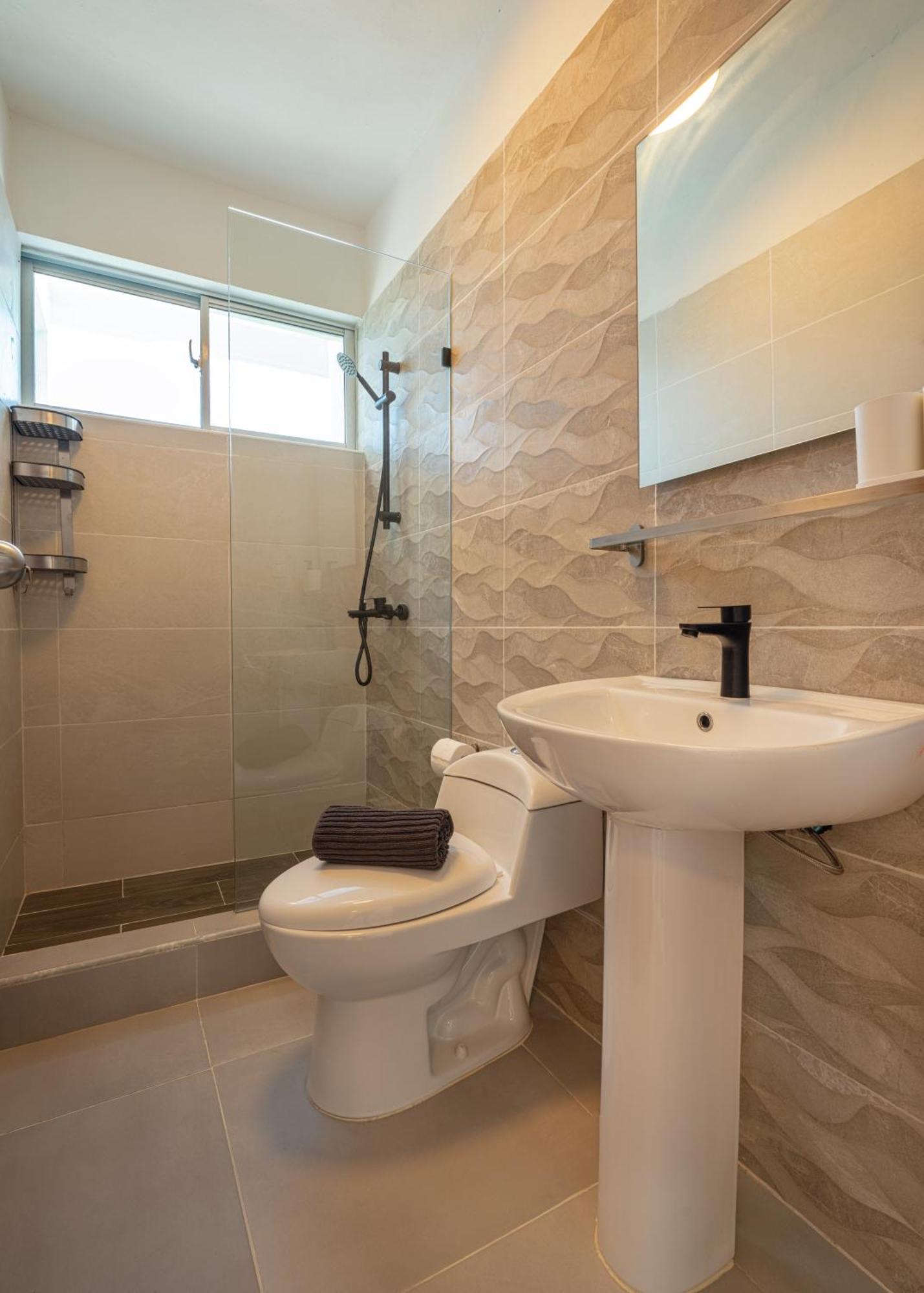 White Sands Condo, Beach, Wi-fi, Pool Apartment *