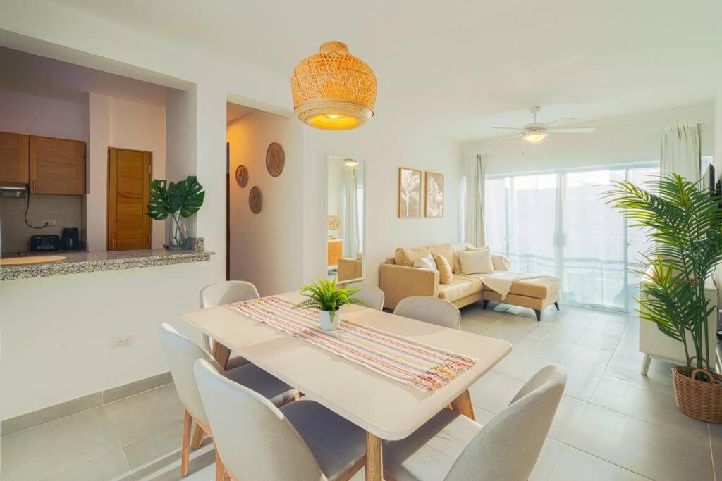 White Sands Condo, Beach, Wi-fi, Pool Apartment